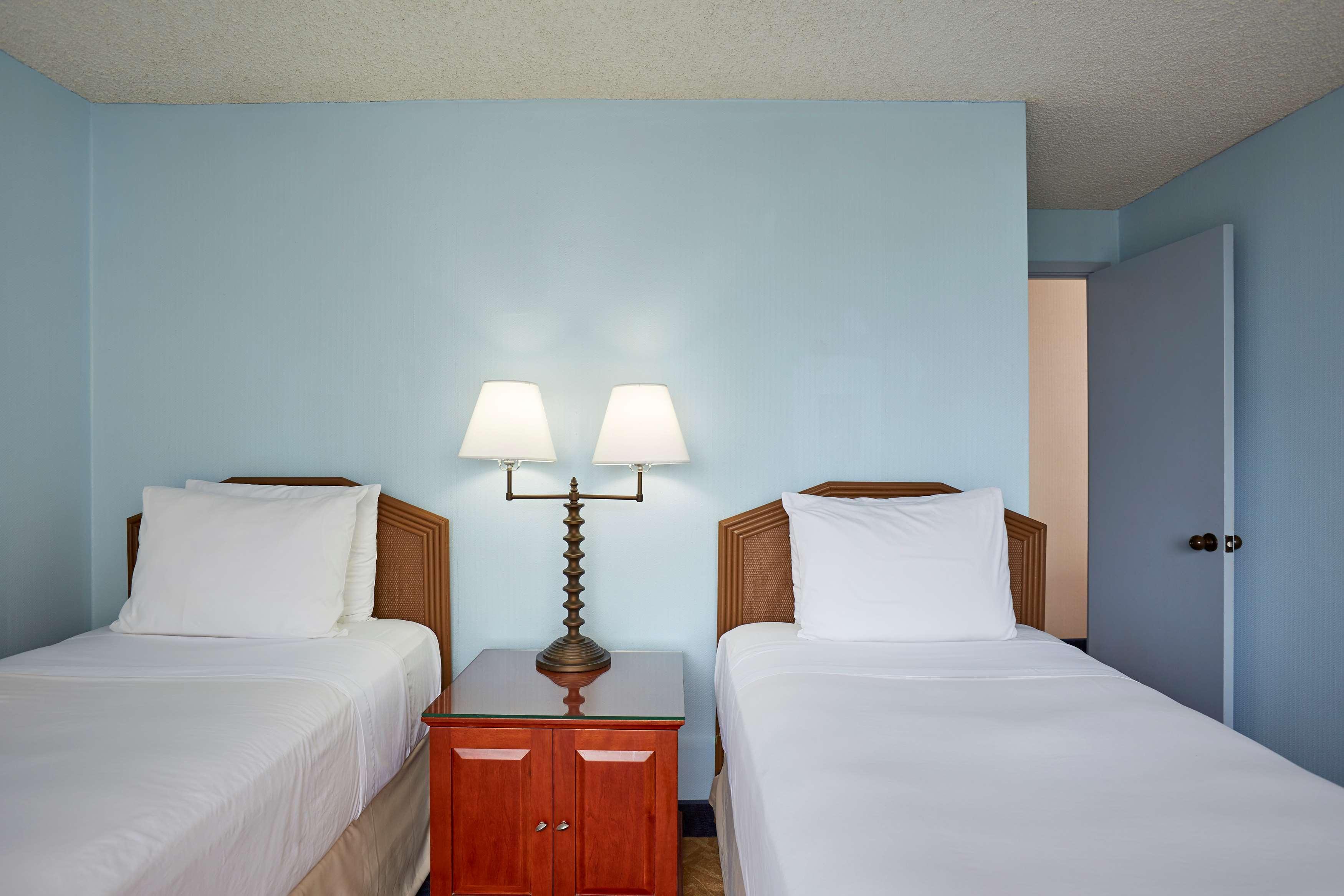 Ewa Hotel Waikiki Гонолулу Экстерьер фото