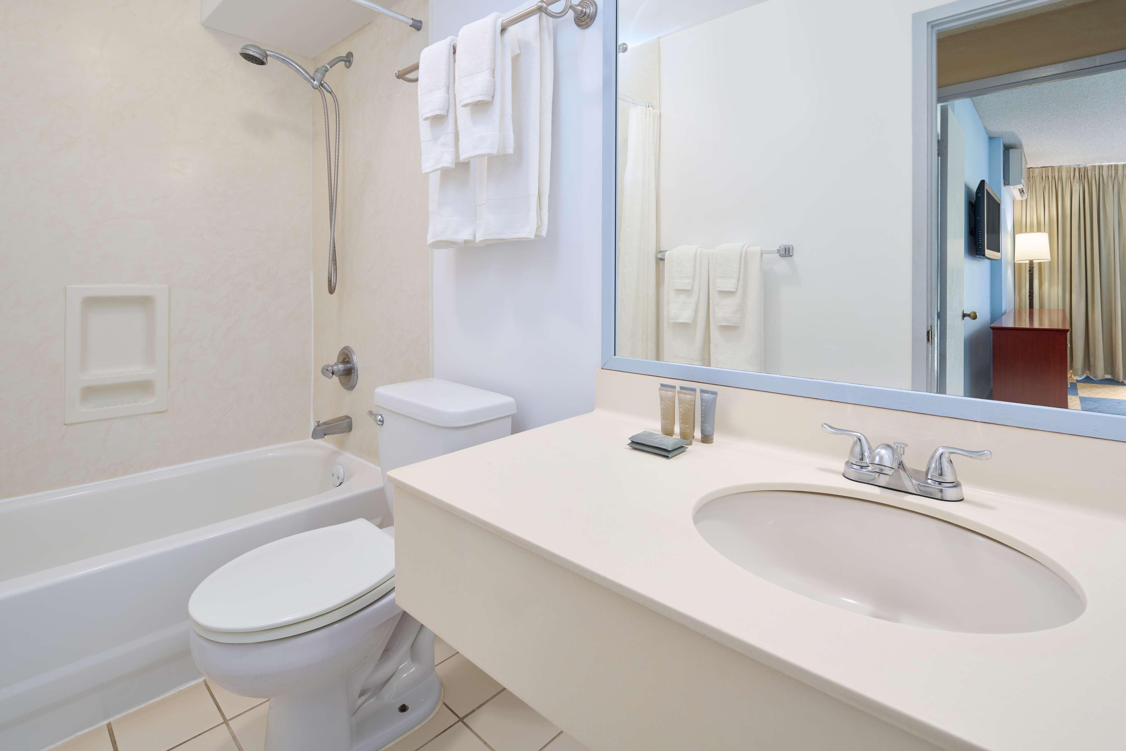 Ewa Hotel Waikiki Гонолулу Экстерьер фото