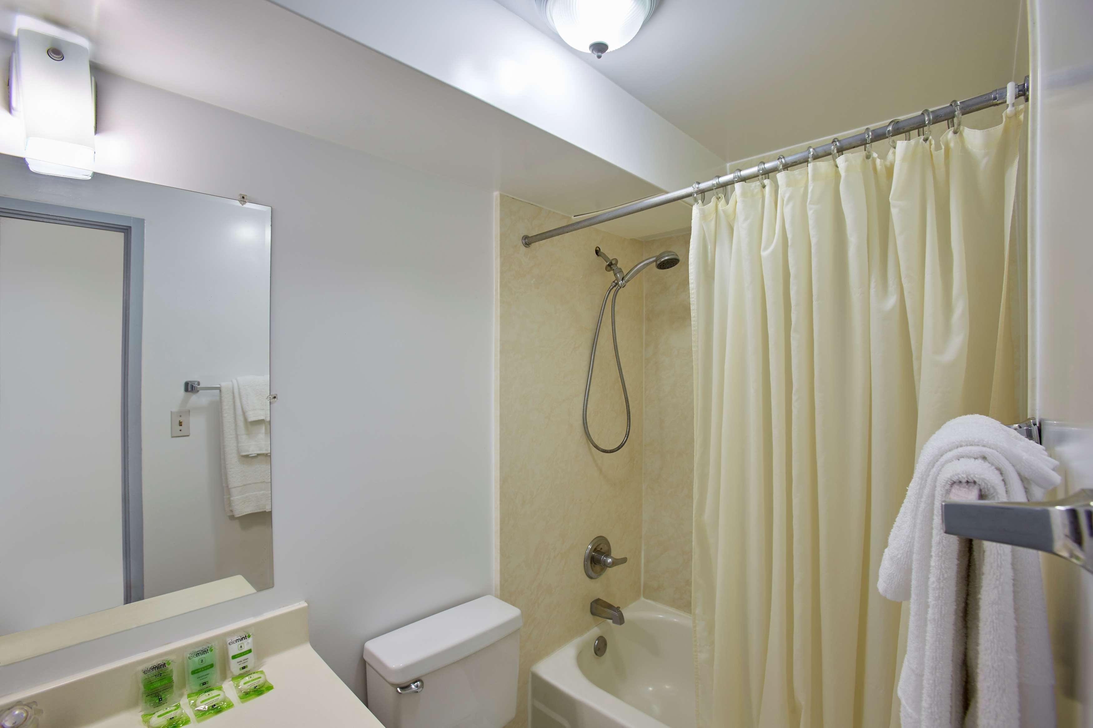 Ewa Hotel Waikiki Гонолулу Экстерьер фото