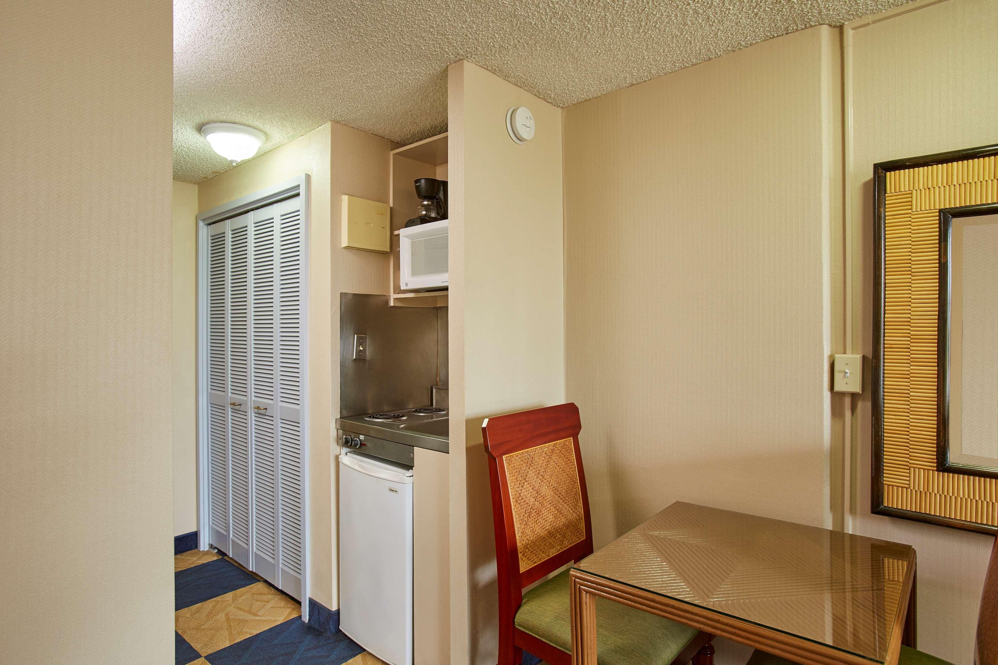 Ewa Hotel Waikiki Гонолулу Экстерьер фото